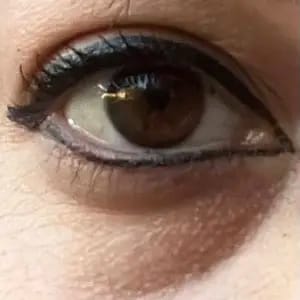 Eyeliner liquido waterproof – Punta di precisione in fibra